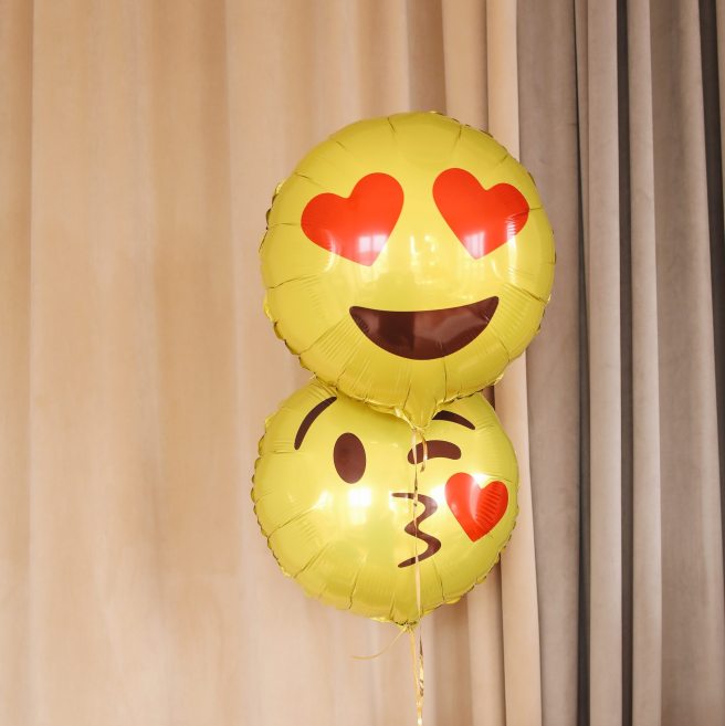 yellow-and-black-smiley-balloons-3905904
